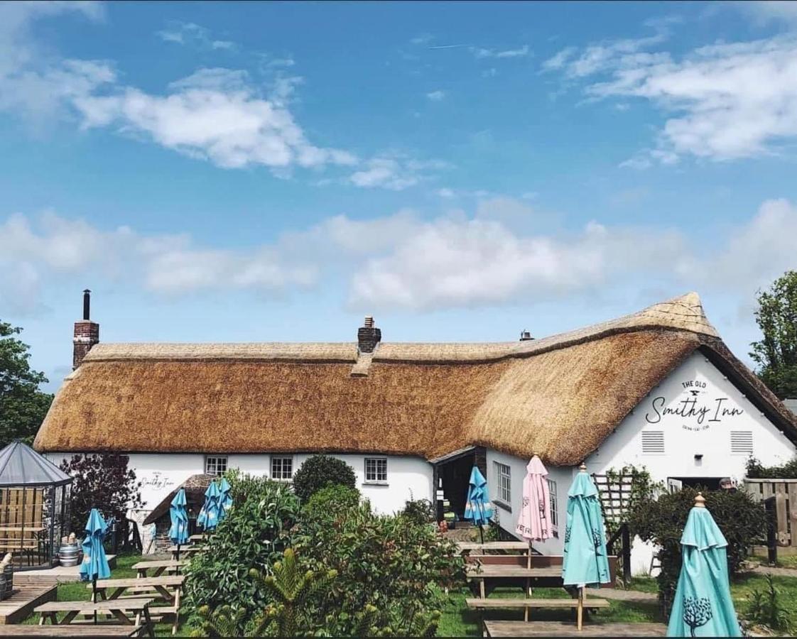 The Old Smithy Inn Welcombe Exteriér fotografie