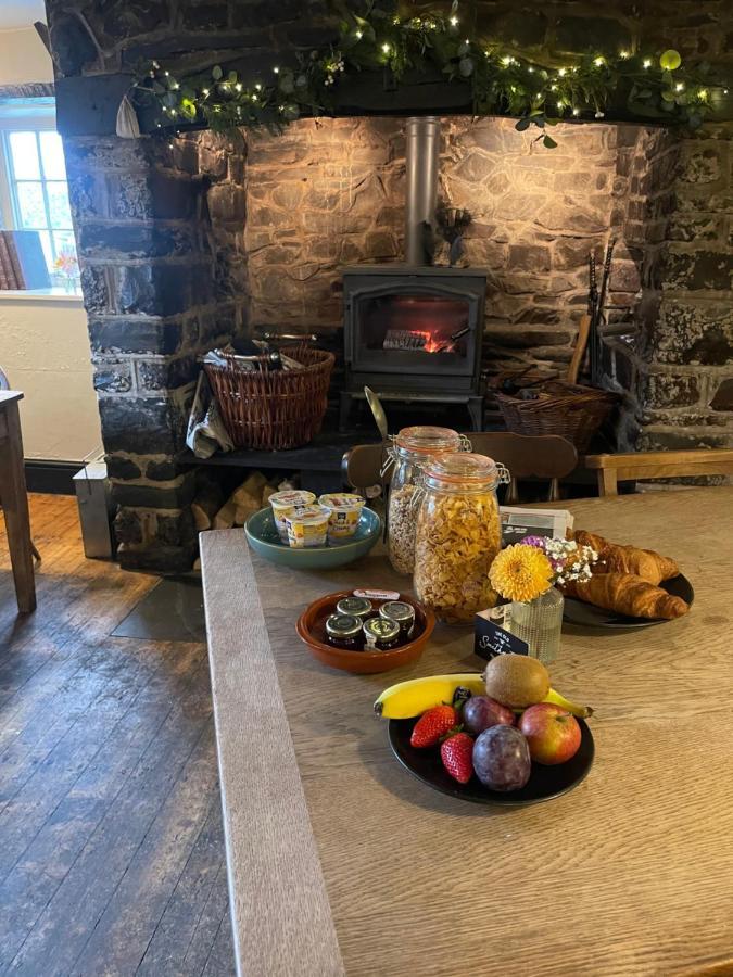 The Old Smithy Inn Welcombe Exteriér fotografie